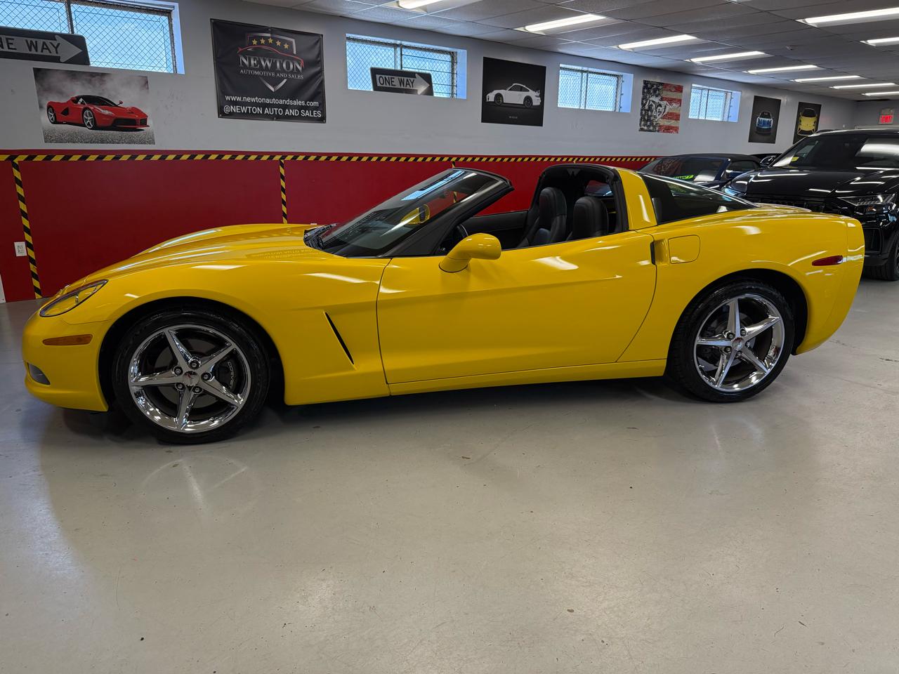 Chevrolet Corvette Standard Coupe 1LT 2011