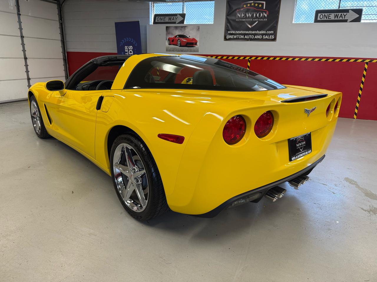 Chevrolet Corvette Standard Coupe 1LT 2011