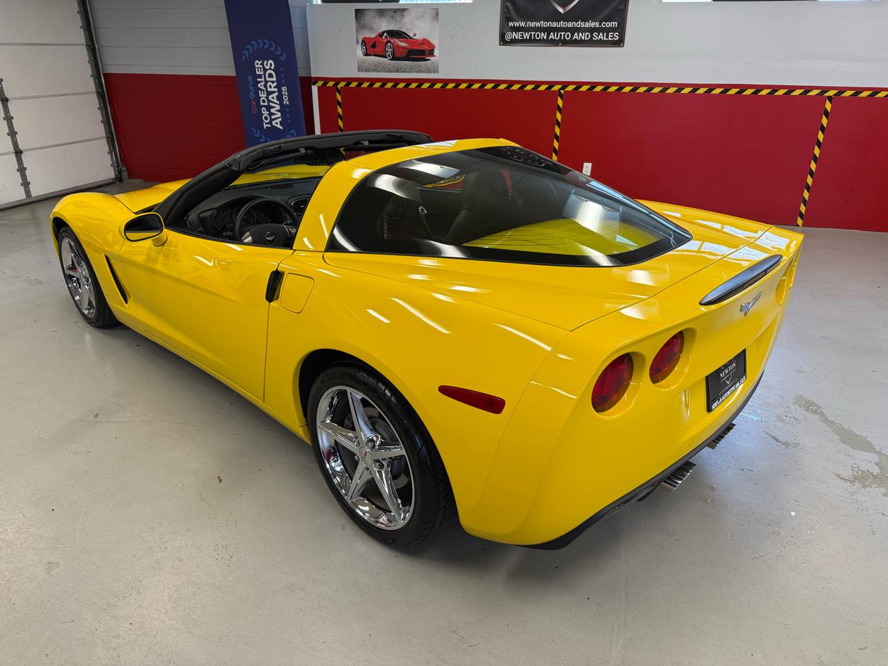 Chevrolet Corvette Standard Coupe 1LT 2011