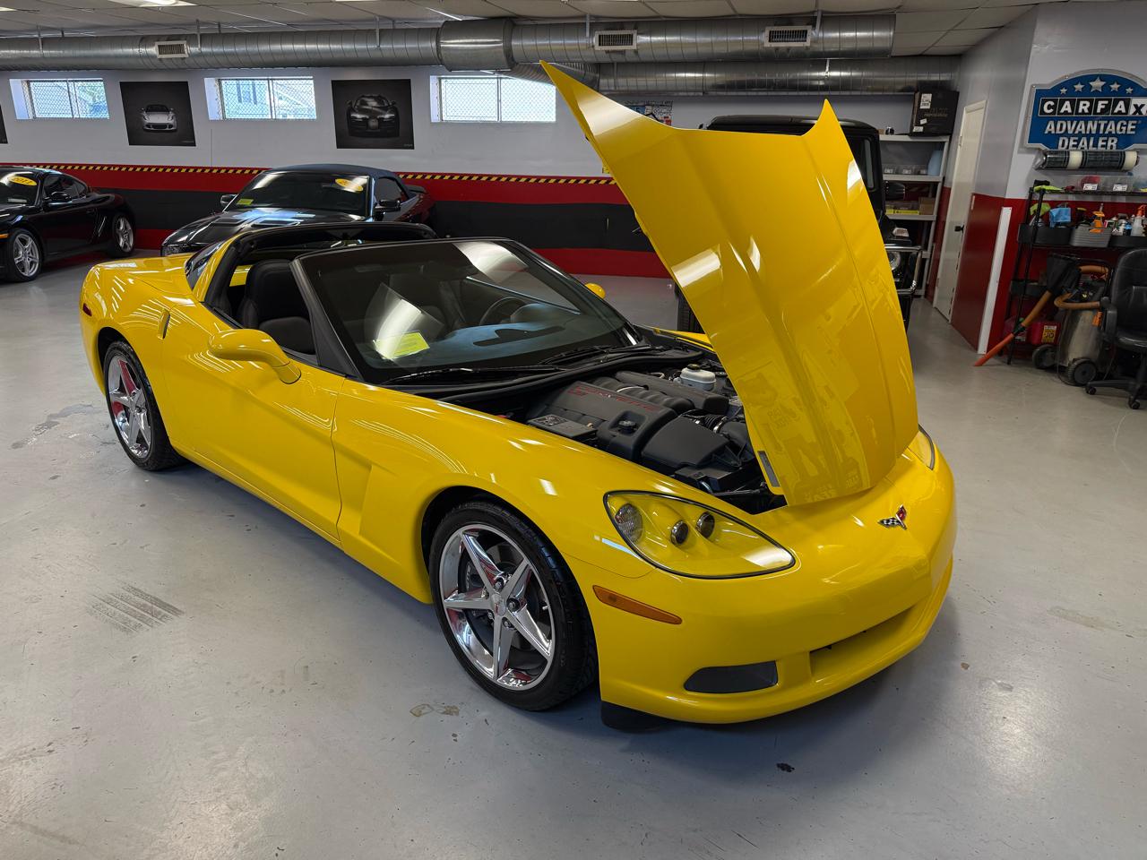 Chevrolet Corvette Standard Coupe 1LT 2011