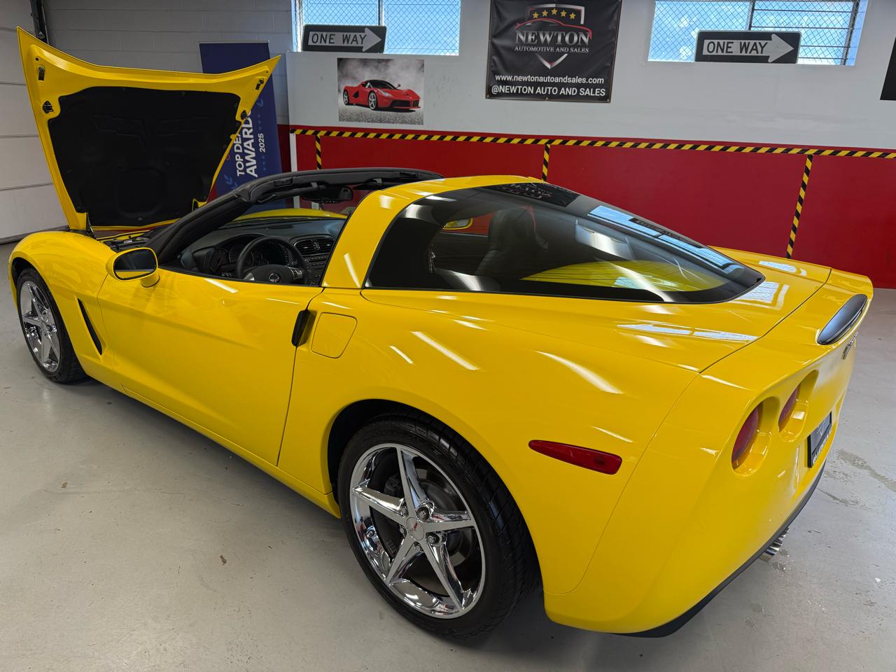 Chevrolet Corvette Standard Coupe 1LT 2011