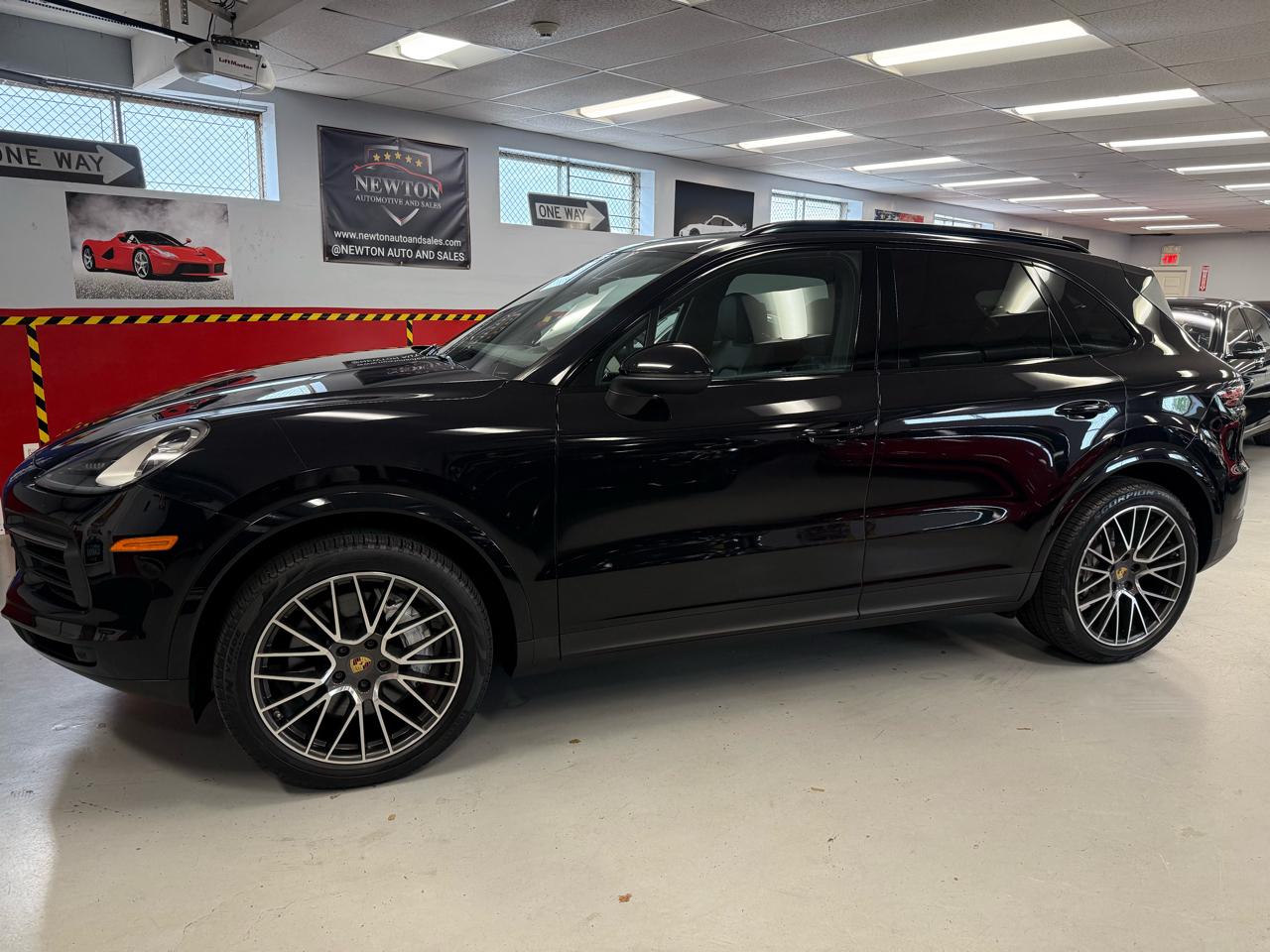 Porsche Cayenne Base 2021