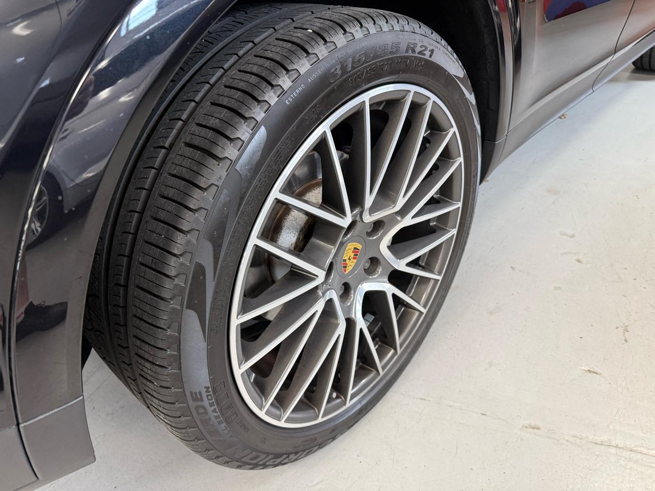 Porsche Cayenne Base 2021