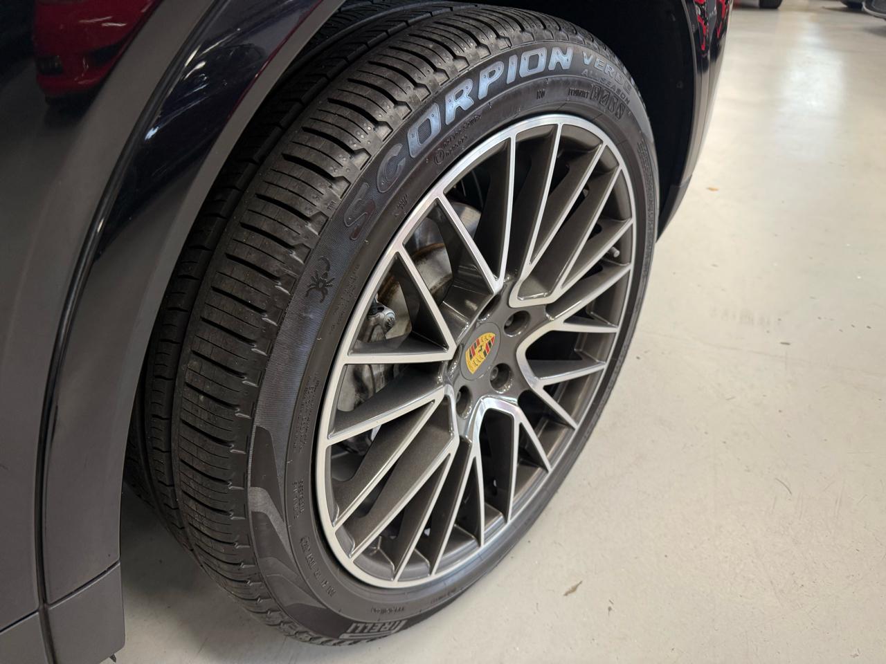 Porsche Cayenne Base 2021