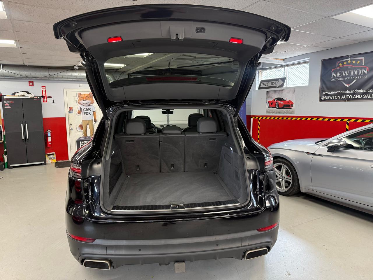 Porsche Cayenne Base 2021