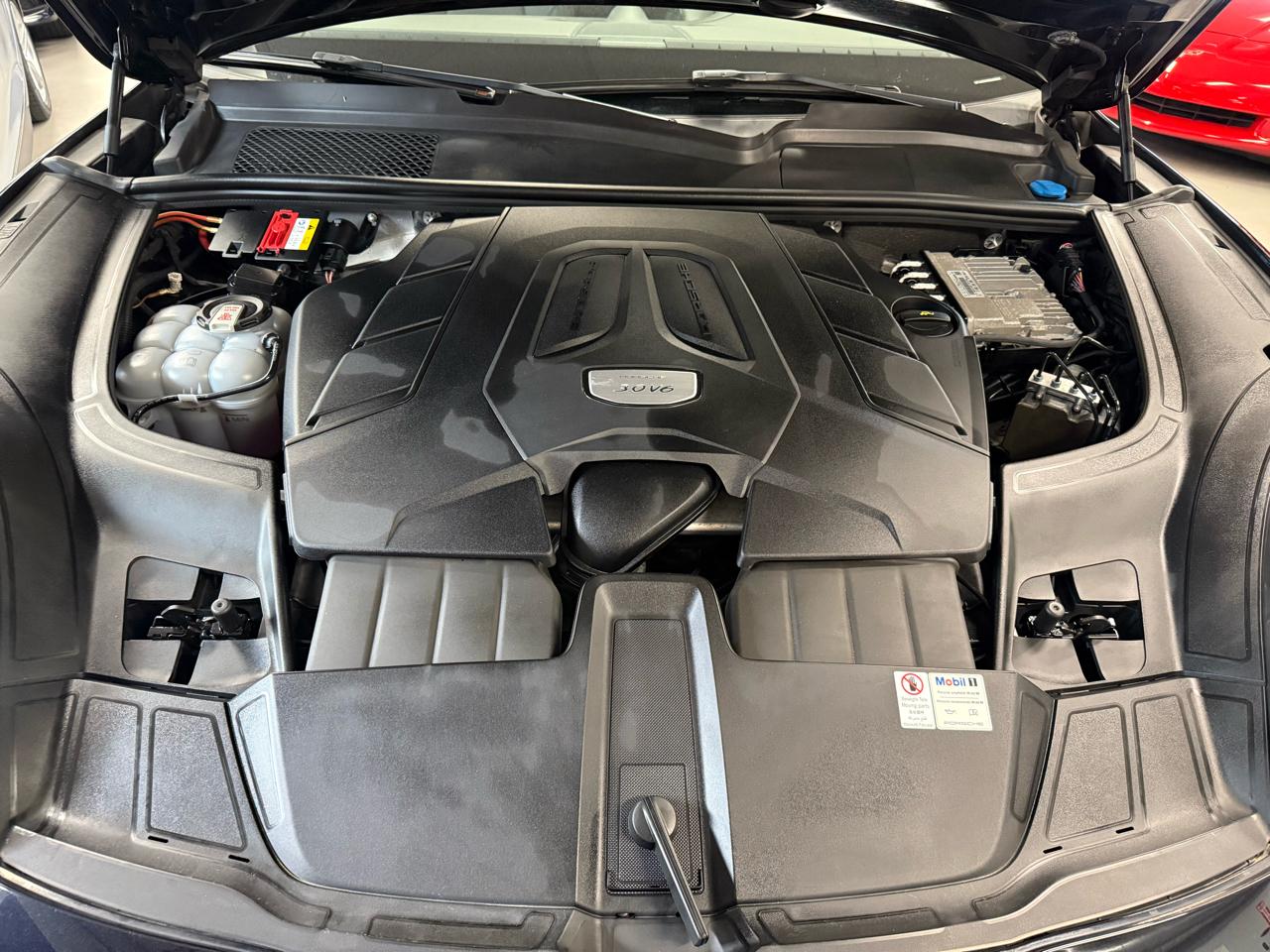 Porsche Cayenne Base 2021