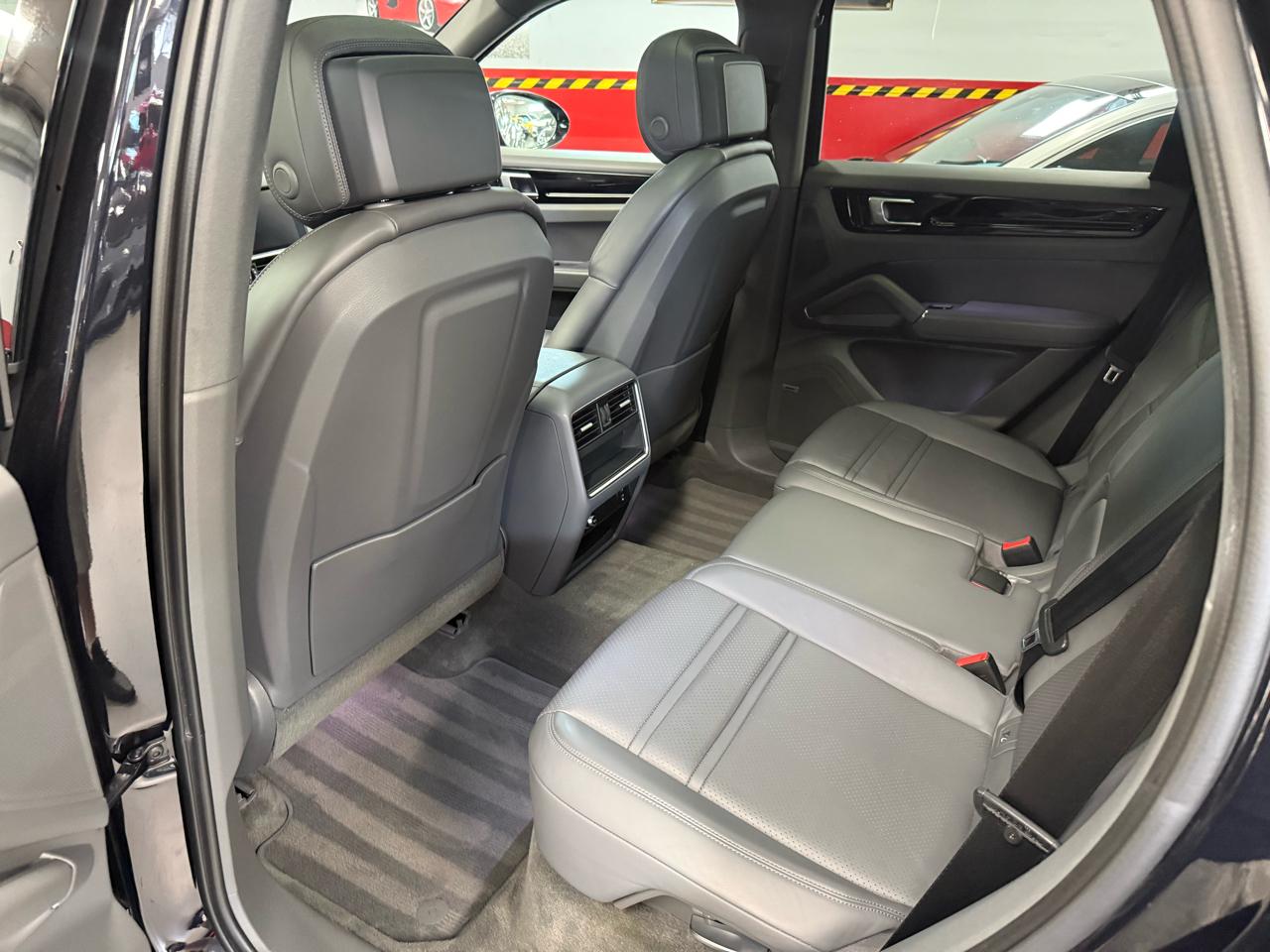 Porsche Cayenne Base 2021