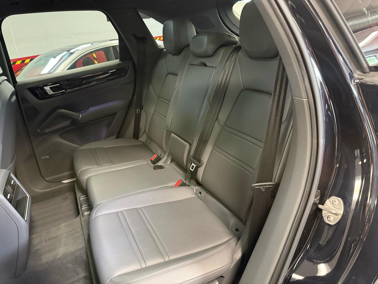 Porsche Cayenne Base 2021