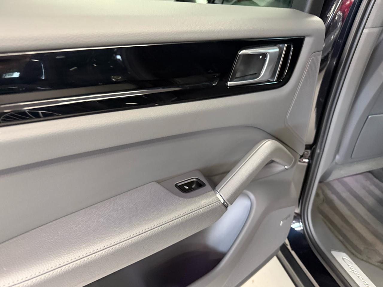 Porsche Cayenne Base 2021