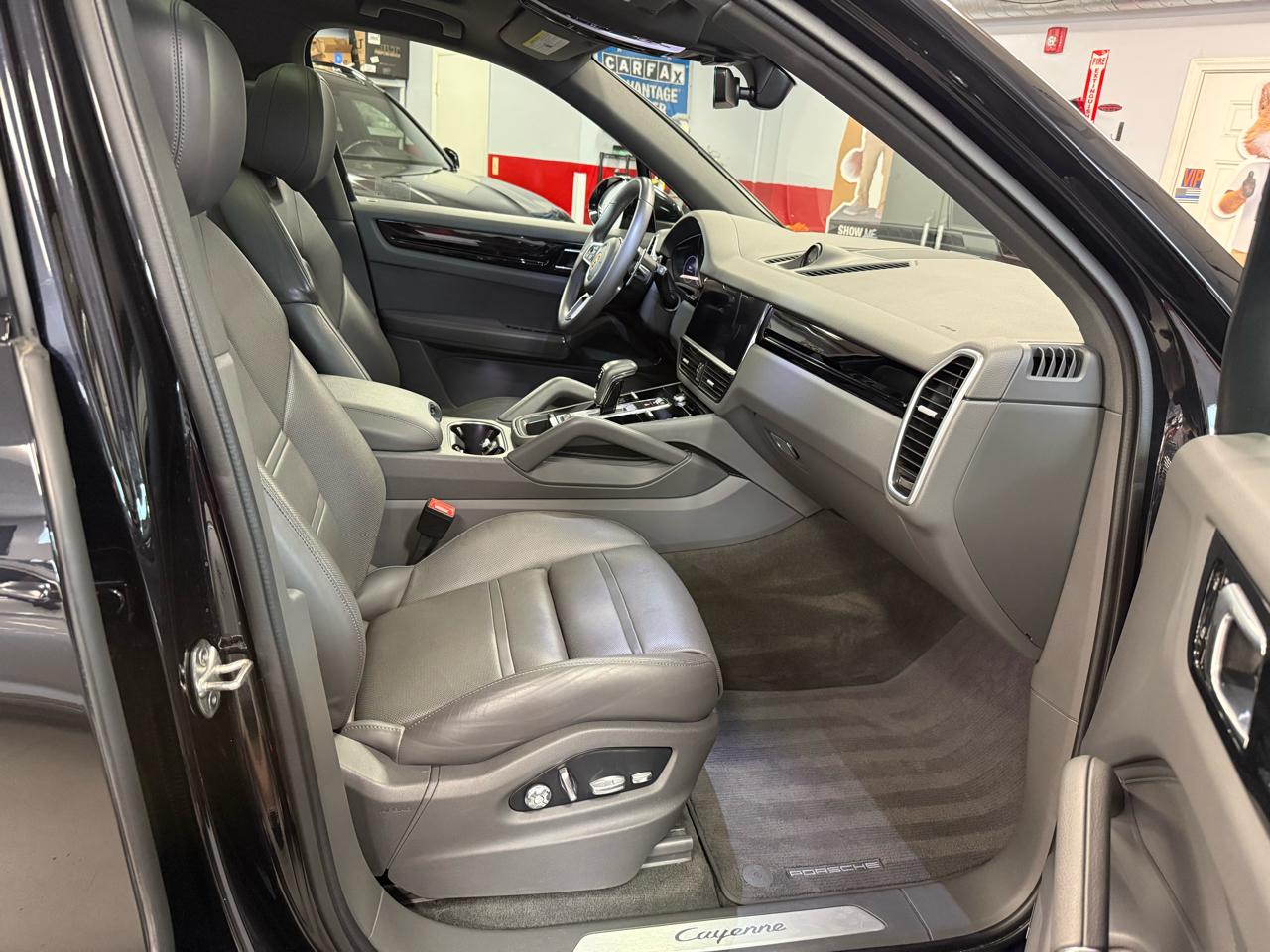 Porsche Cayenne Base 2021