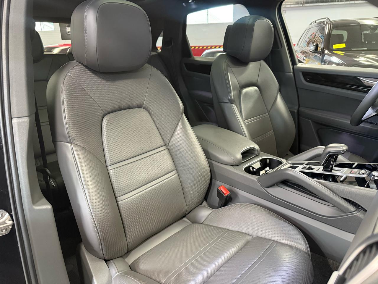Porsche Cayenne Base 2021