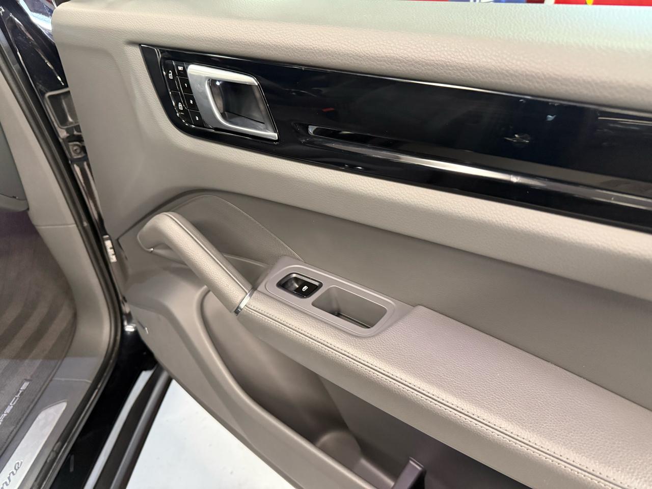 Porsche Cayenne Base 2021