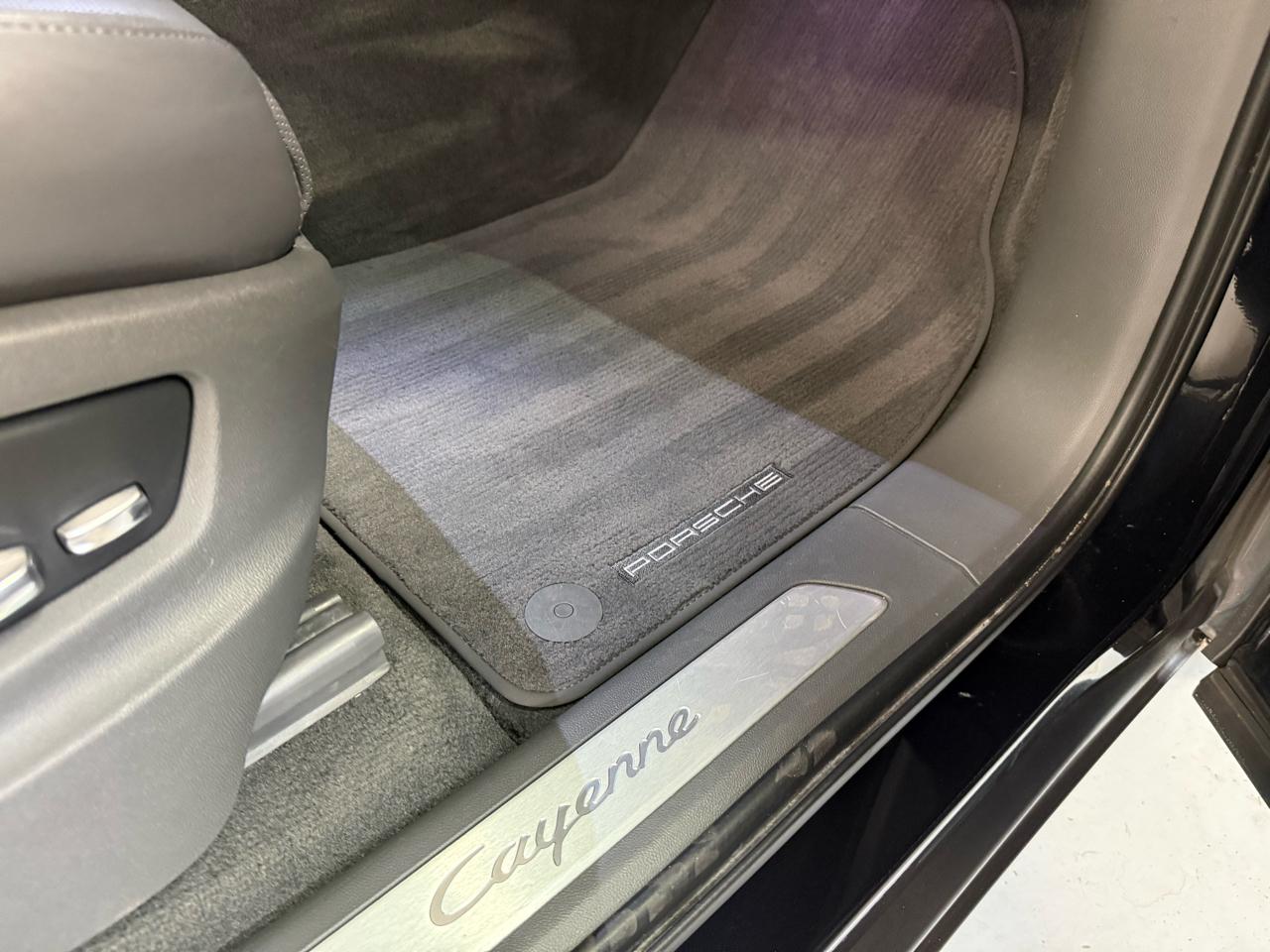 Porsche Cayenne Base 2021