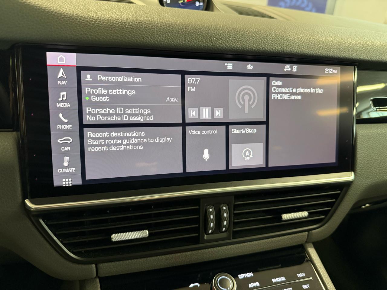 Porsche Cayenne Base 2021