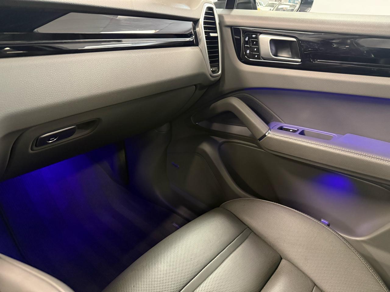 Porsche Cayenne Base 2021
