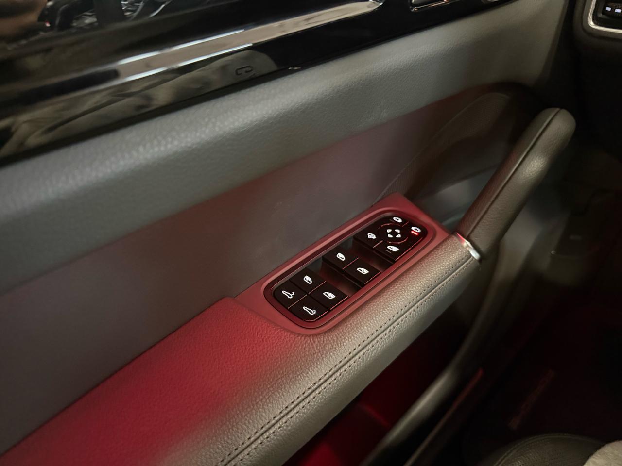 Porsche Cayenne Base 2021