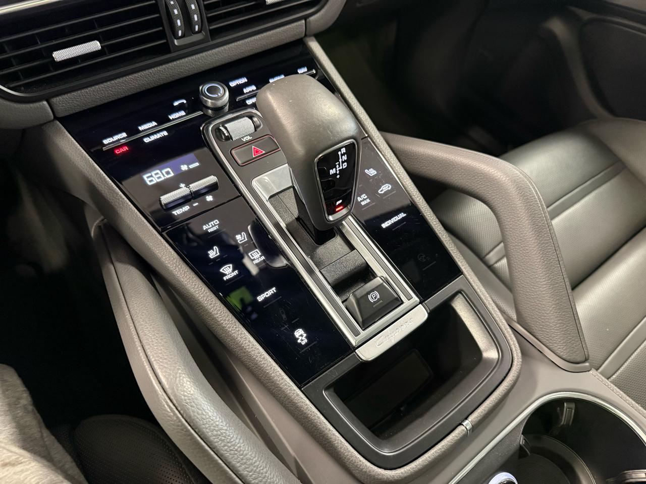 Porsche Cayenne Base 2021