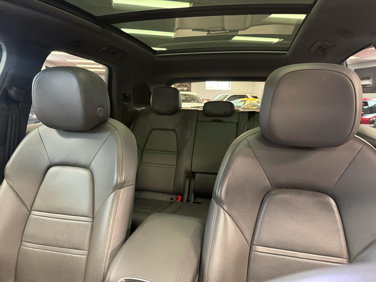 Porsche Cayenne Base 2021