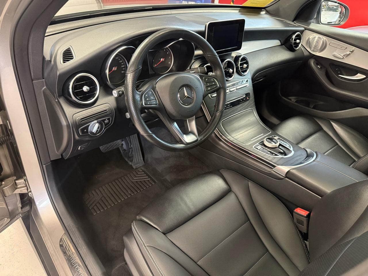 Mercedes-Benz GLC-Class GLC300 4MATIC 2019