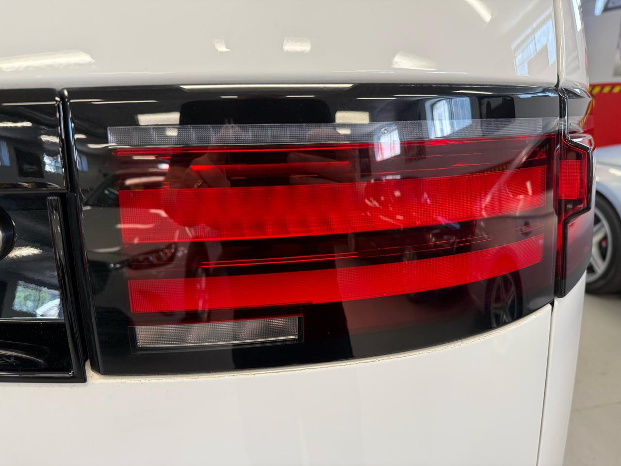 Land Rover Discovery S 2023