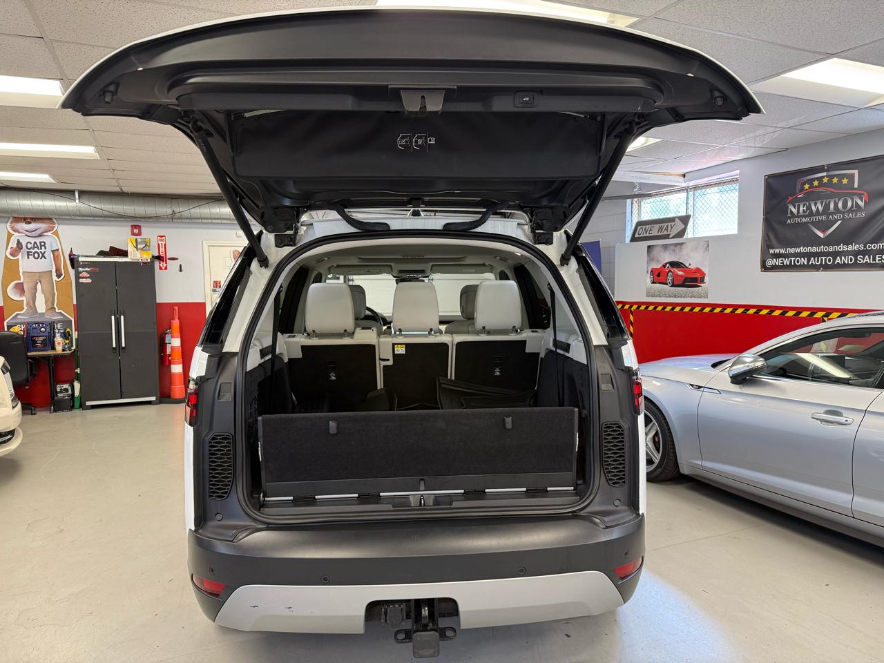 Land Rover Discovery S 2023