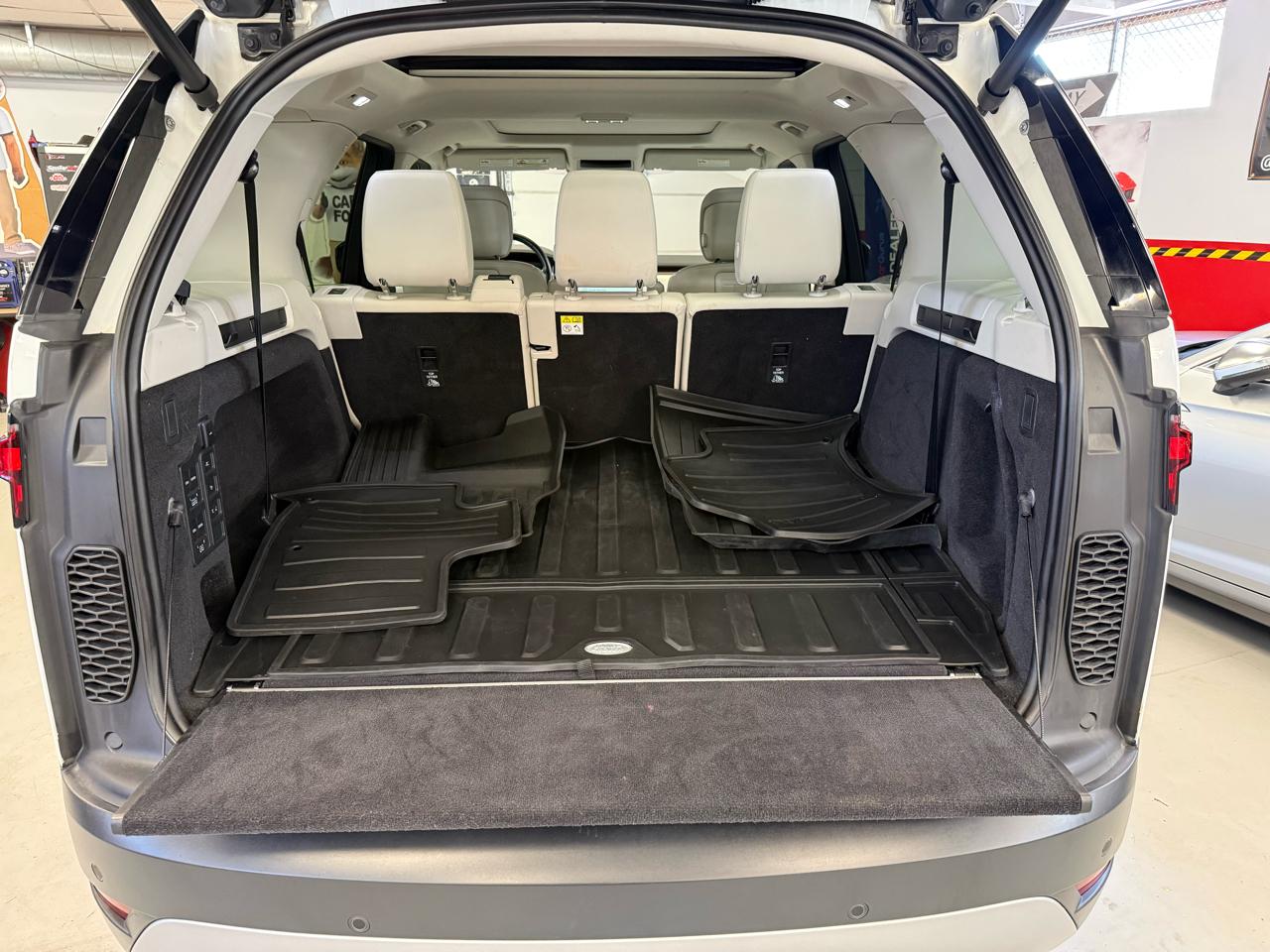 Land Rover Discovery S 2023