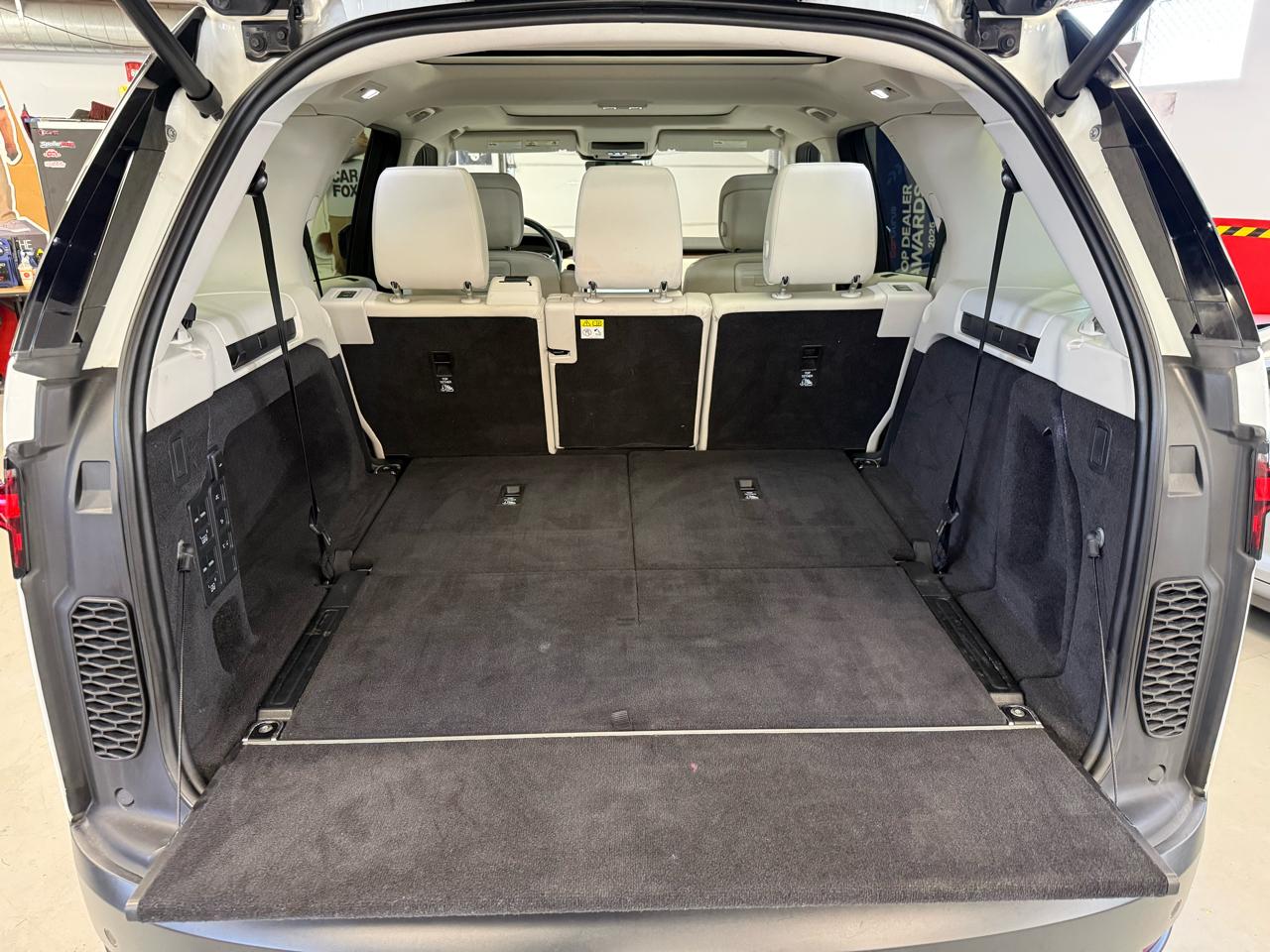 Land Rover Discovery S 2023
