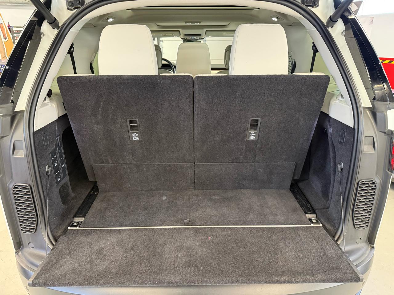 Land Rover Discovery S 2023