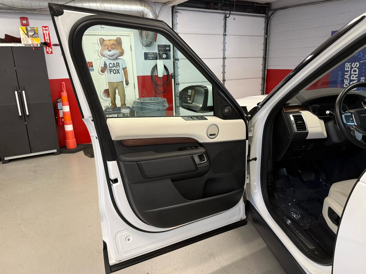 Land Rover Discovery S 2023