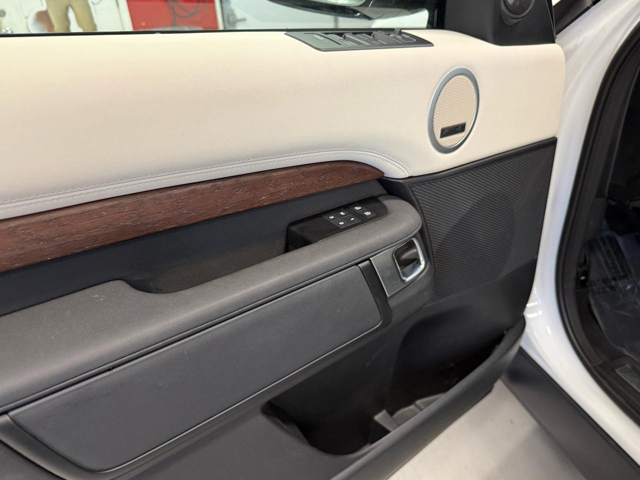 Land Rover Discovery S 2023