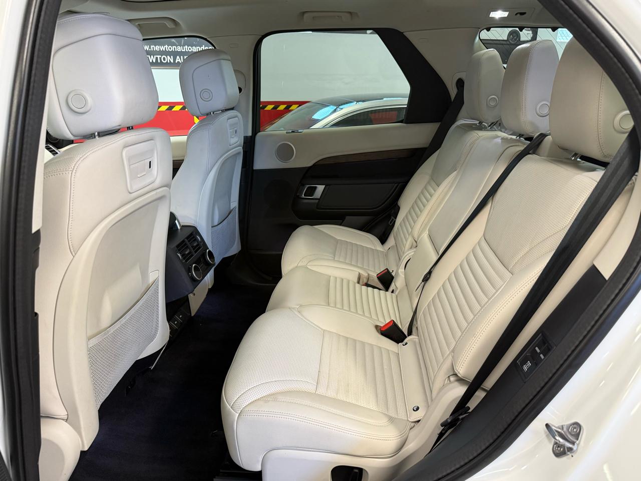 Land Rover Discovery S 2023