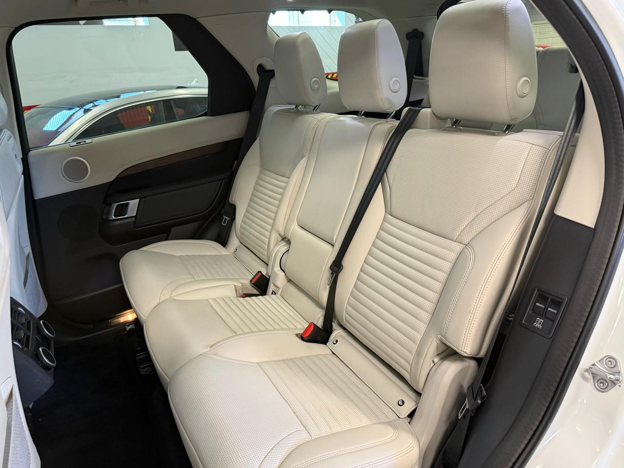 Land Rover Discovery S 2023