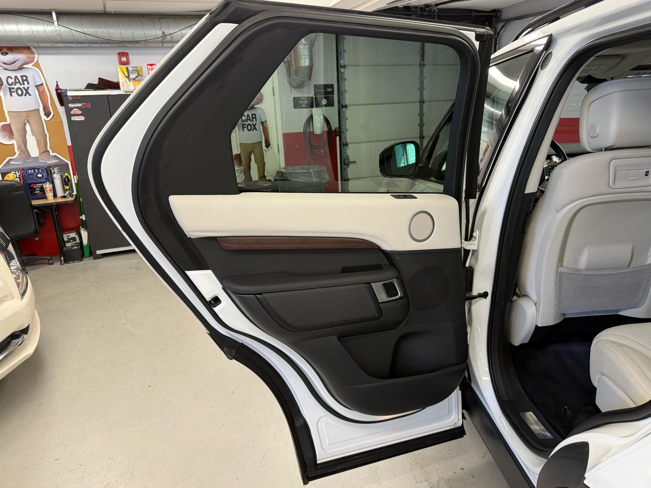 Land Rover Discovery S 2023