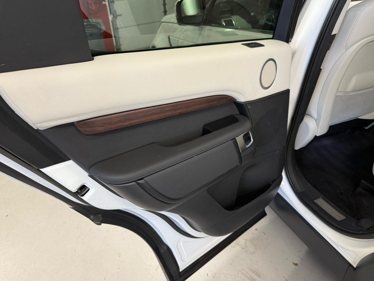 Land Rover Discovery S 2023
