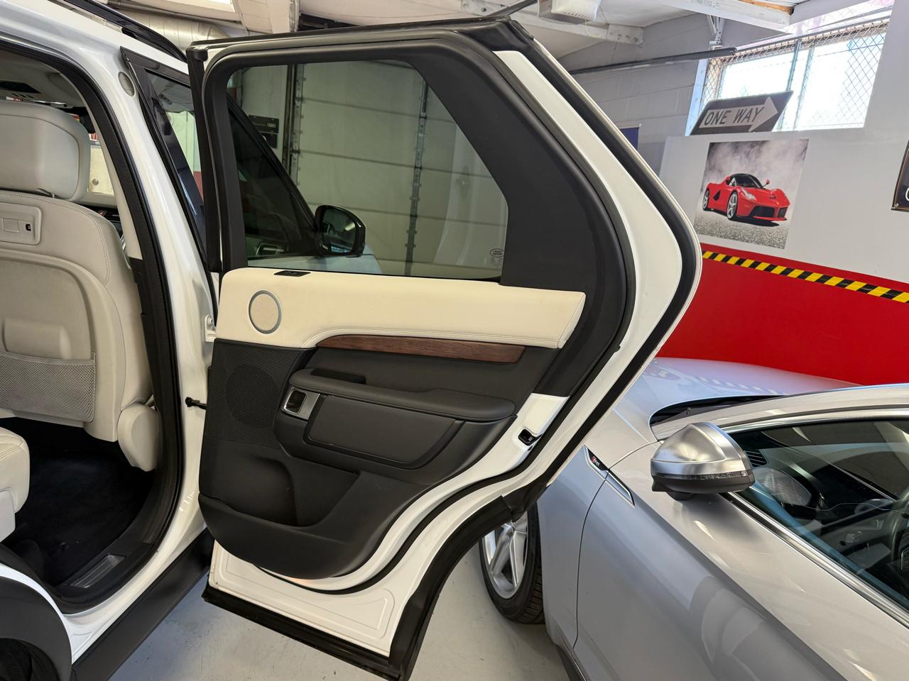 Land Rover Discovery S 2023