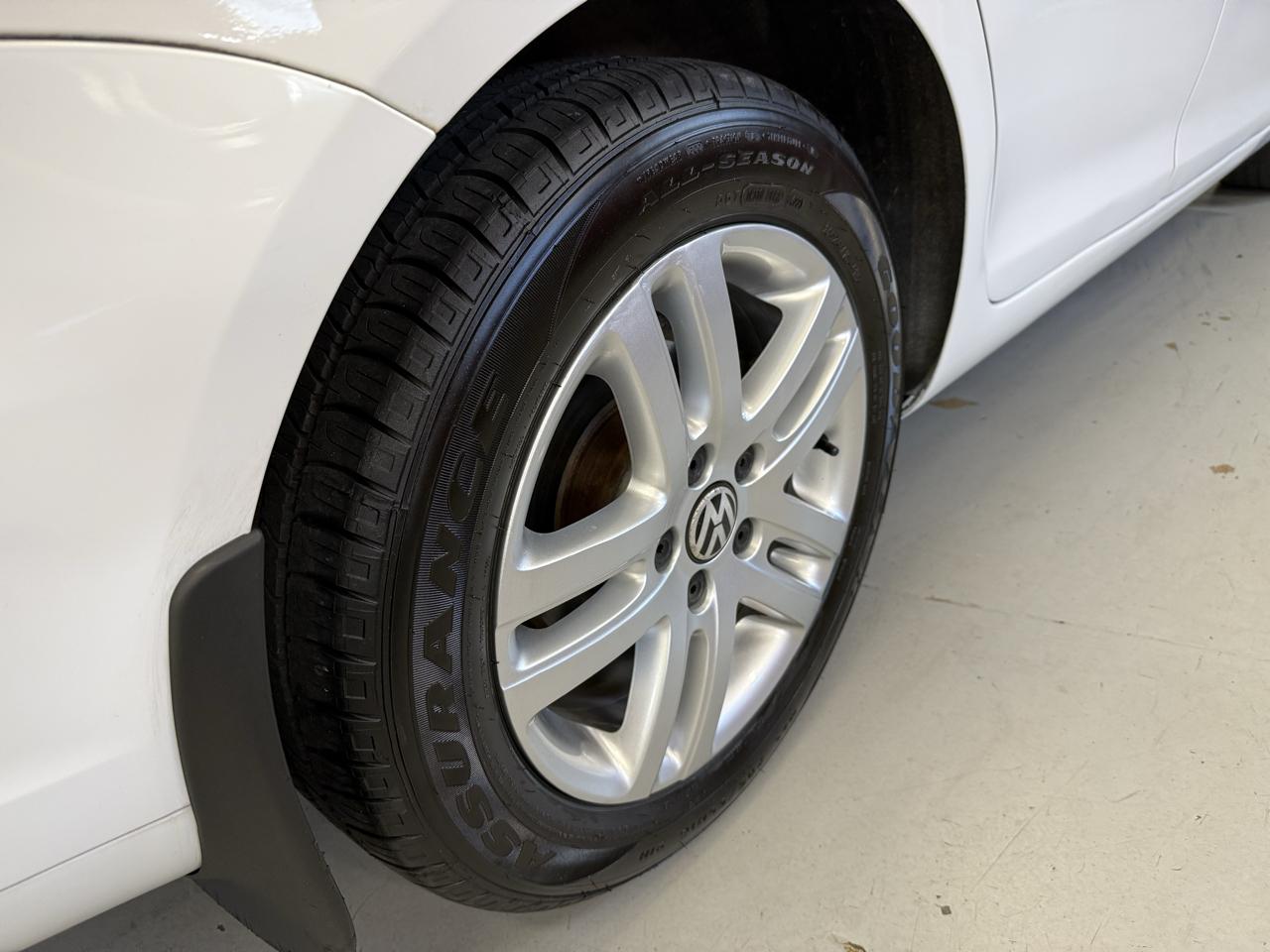 Volkswagen Jetta SportWagen 2.0L TDI 2011