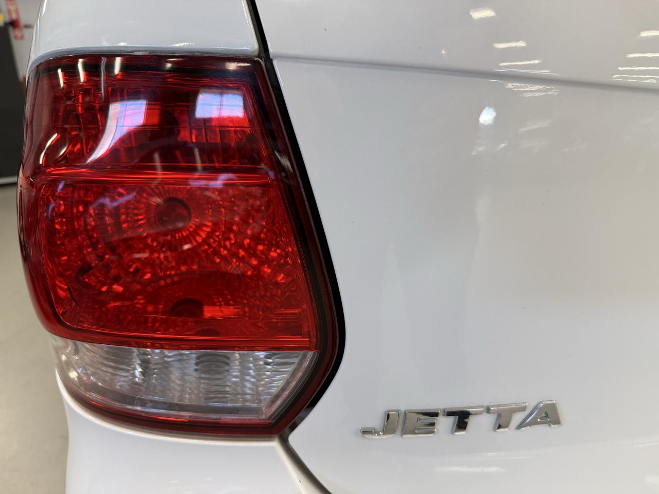 Volkswagen Jetta SportWagen 2.0L TDI 2011