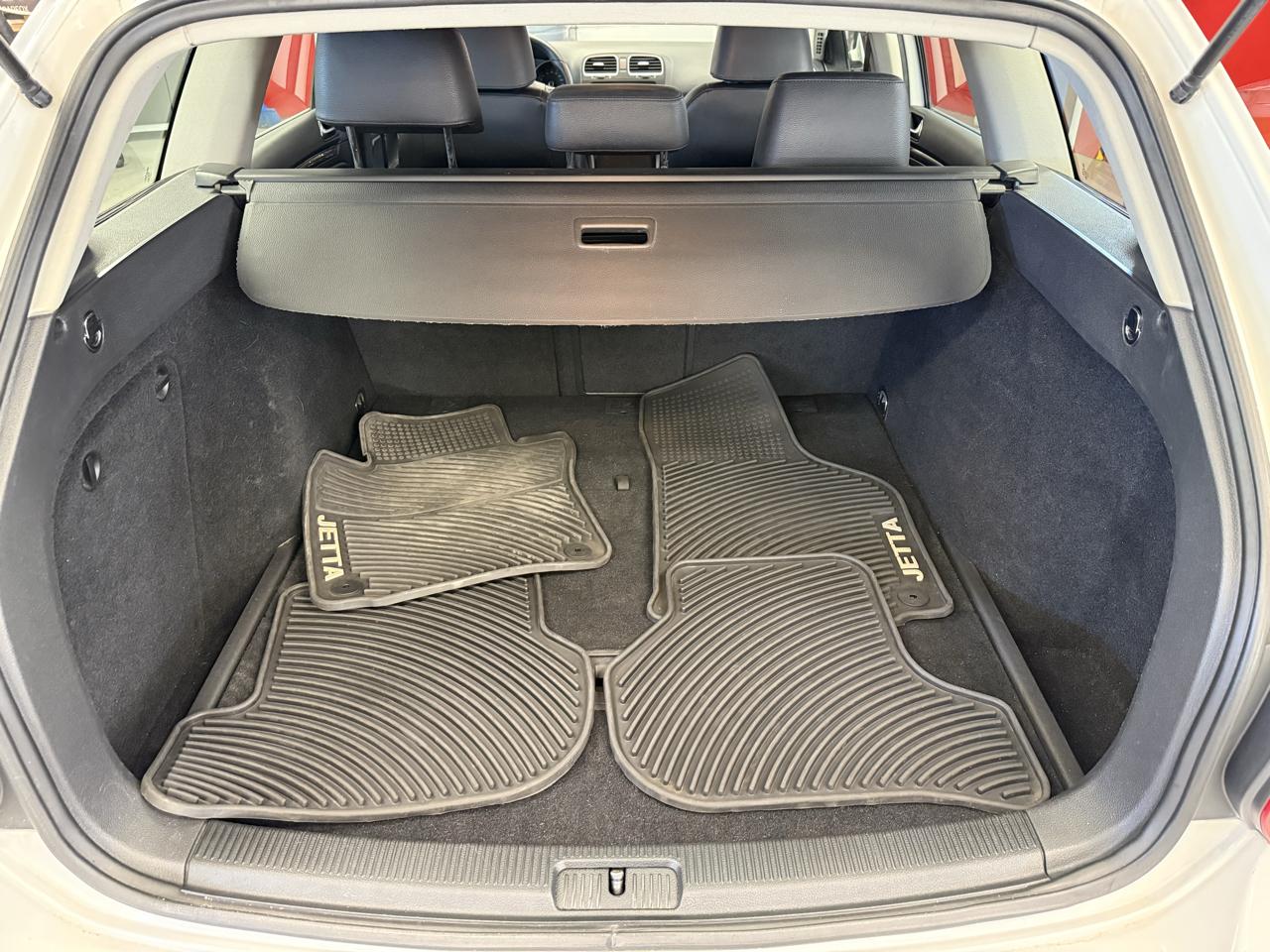 Volkswagen Jetta SportWagen 2.0L TDI 2011