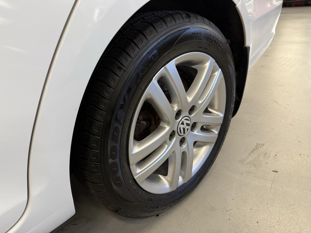 Volkswagen Jetta SportWagen 2.0L TDI 2011