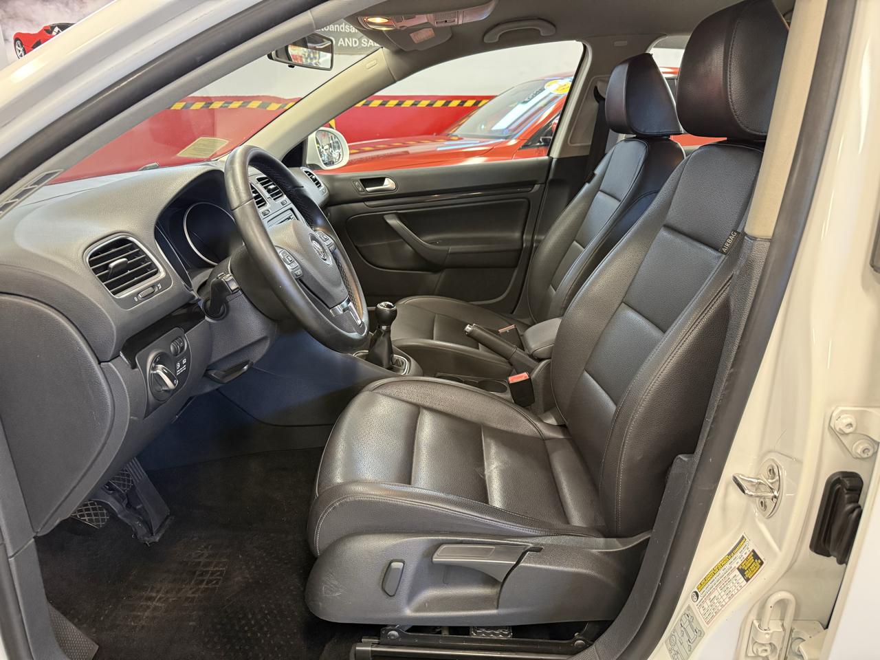Volkswagen Jetta SportWagen 2.0L TDI 2011