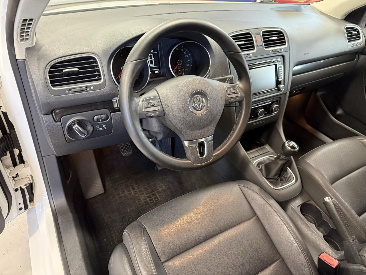 Volkswagen Jetta SportWagen 2.0L TDI 2011