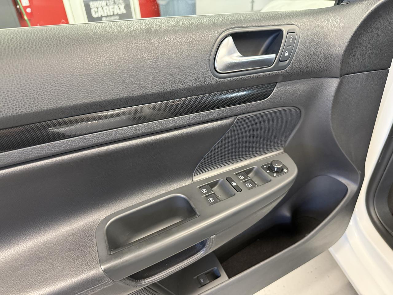 Volkswagen Jetta SportWagen 2.0L TDI 2011