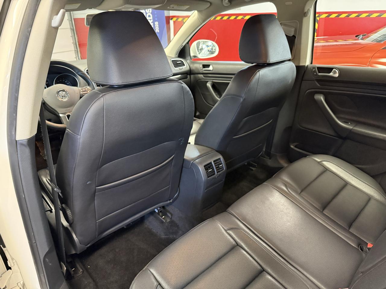 Volkswagen Jetta SportWagen 2.0L TDI 2011