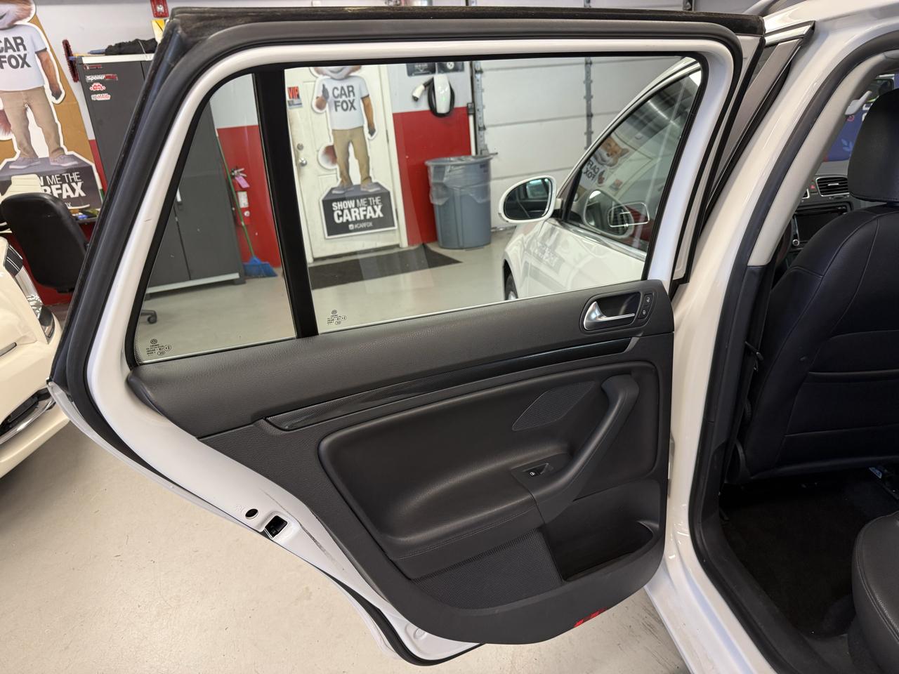 Volkswagen Jetta SportWagen 2.0L TDI 2011