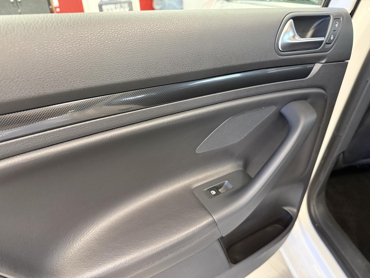 Volkswagen Jetta SportWagen 2.0L TDI 2011