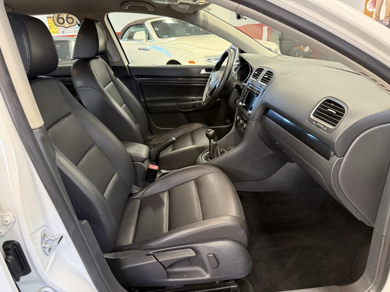 Volkswagen Jetta SportWagen 2.0L TDI 2011