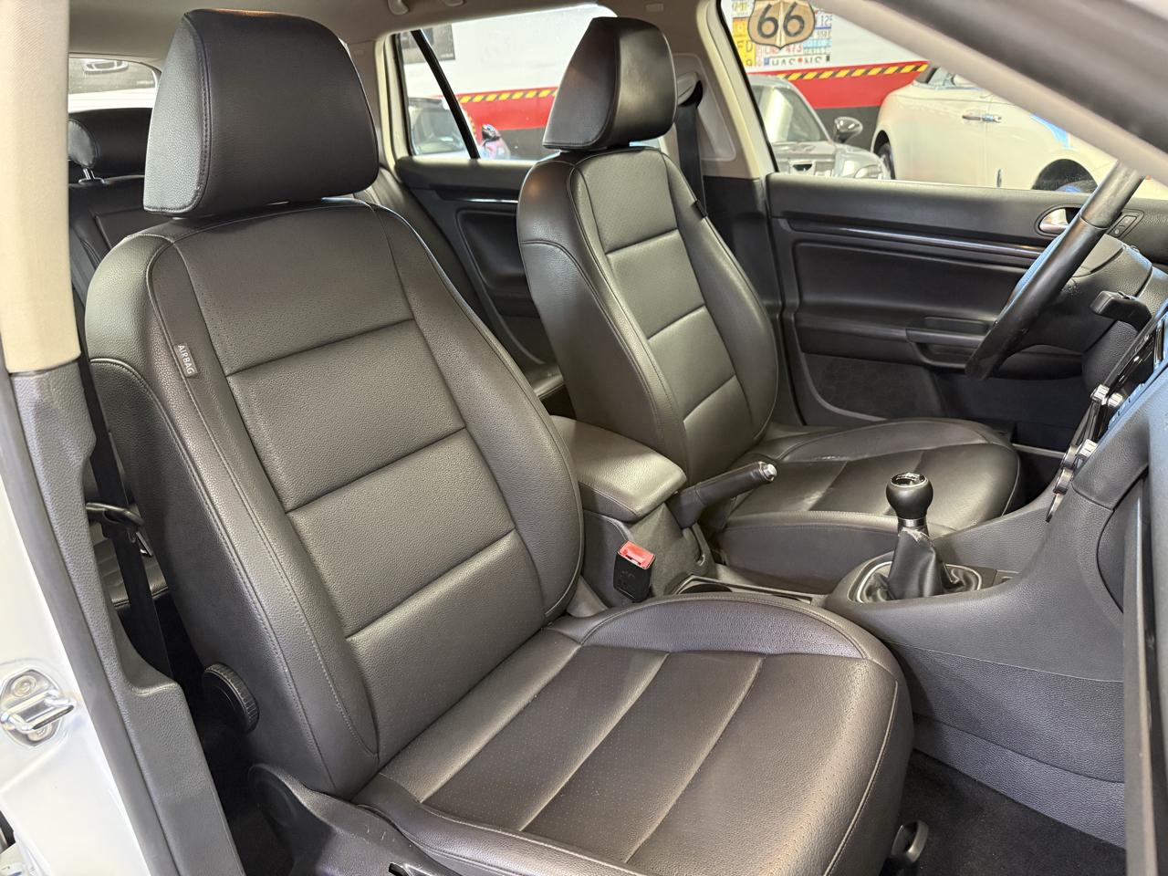 Volkswagen Jetta SportWagen 2.0L TDI 2011