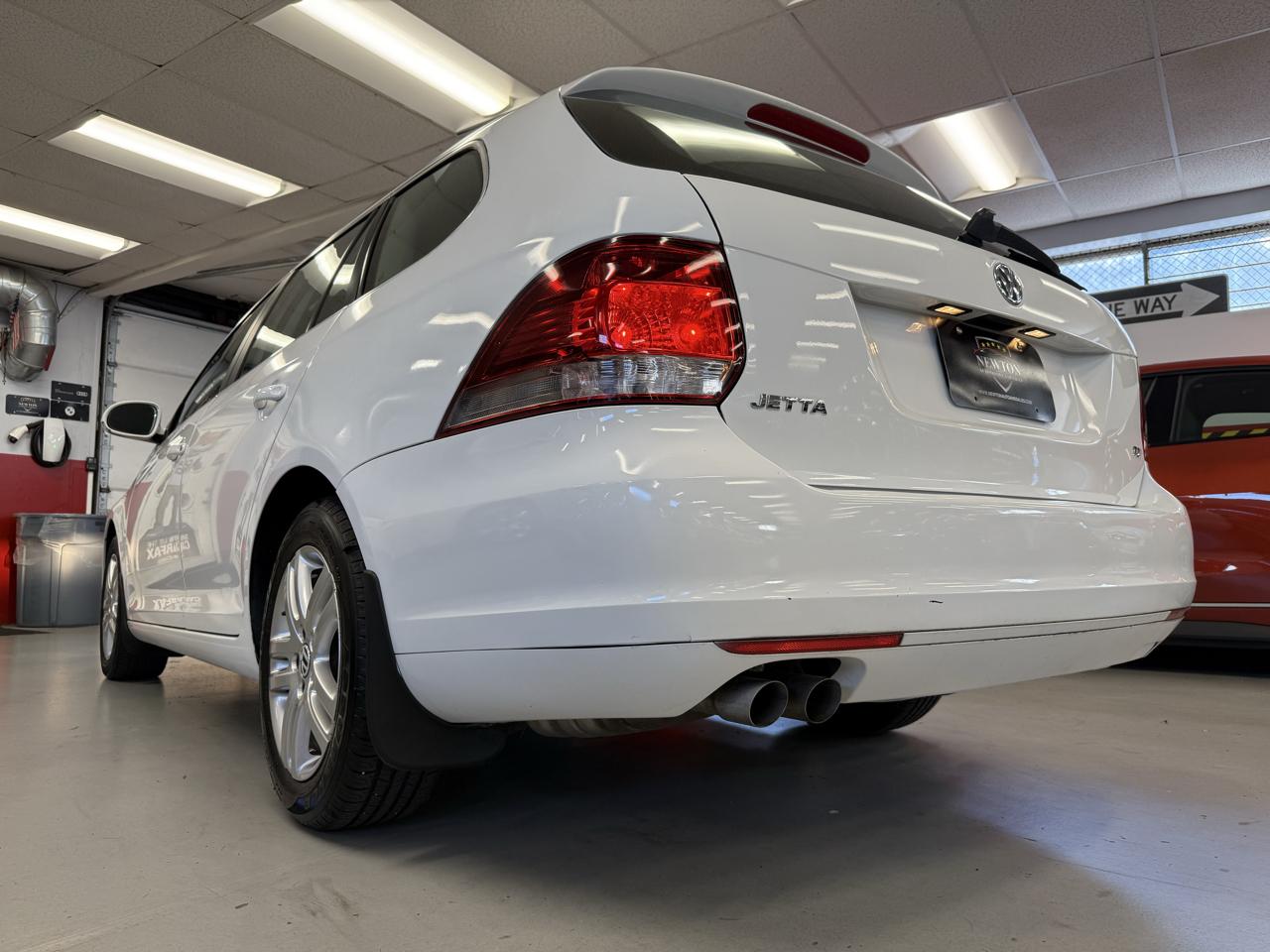 Volkswagen Jetta SportWagen 2.0L TDI 2011