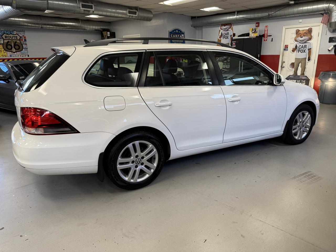 Volkswagen Jetta SportWagen 2.0L TDI 2011