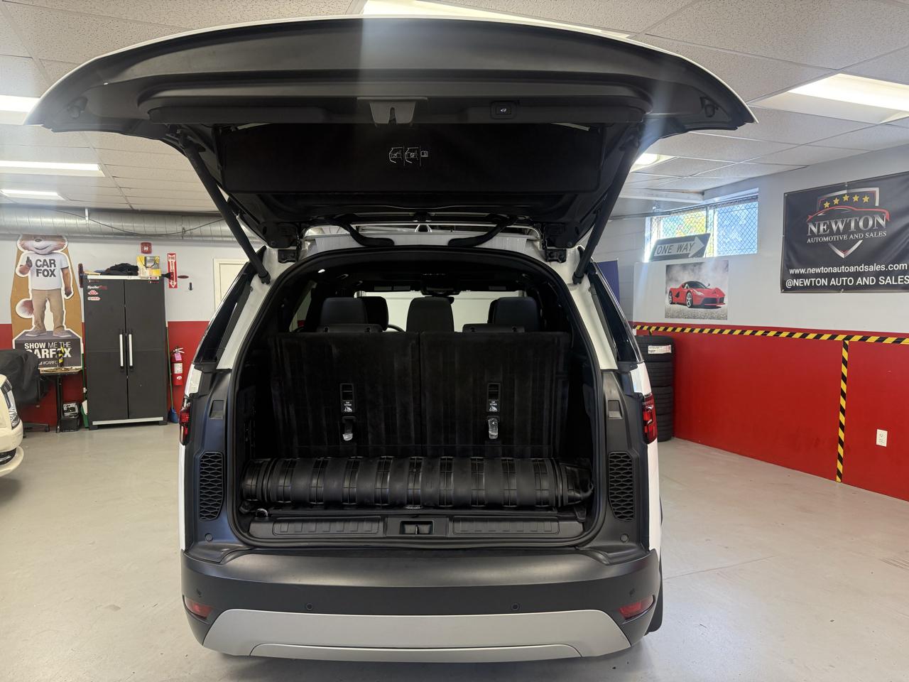 Land Rover Discovery S 2023